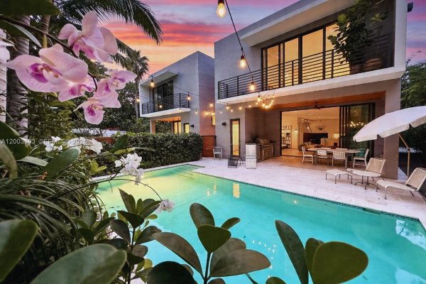 2955 Shipping Ave #2955 Miami, FL 33133