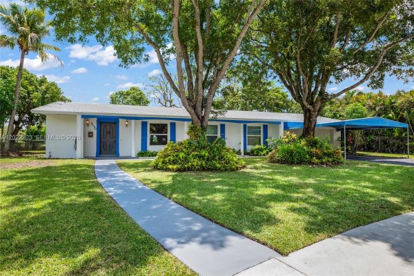 9460 Palmetto Clb Ln E Palmetto Bay, FL 33157