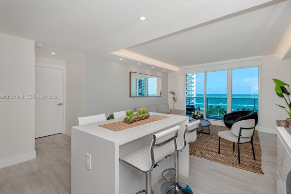 2301 Collins Ave #739 Miami Beach, FL 33139