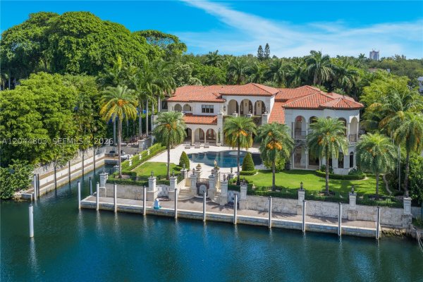 150 Edgewater Dr Coral Gables, FL 33133