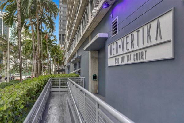 690 SW 1st Ct #1828 Miami, FL 33130