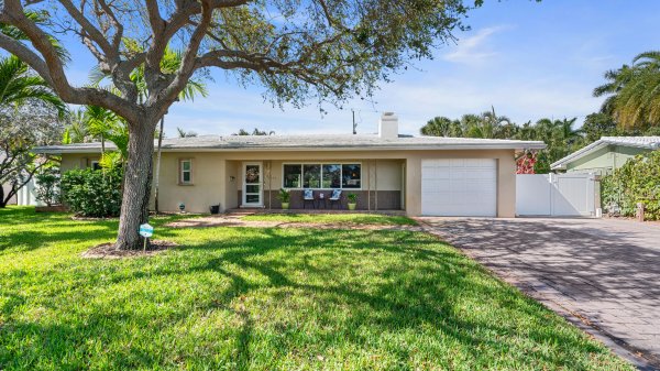 2549 NE 27th Fort Lauderdale, FL 33305