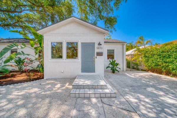 5870 SW 46th Miami, FL 33155