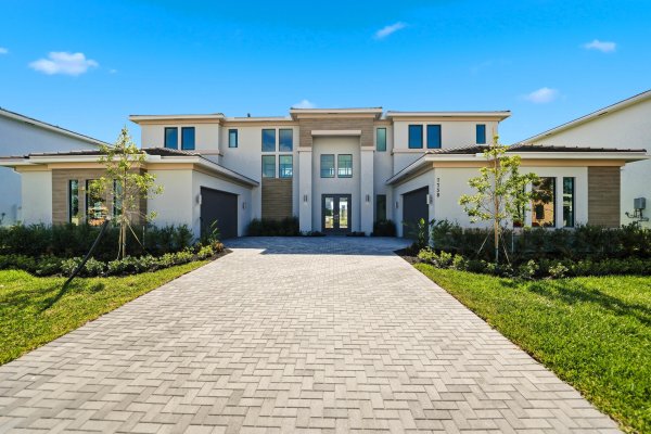 7738 Longchamp Lake Worth, FL 33449