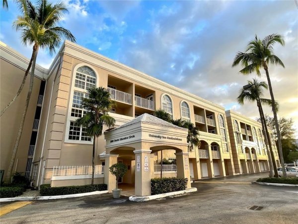 1280 S Alhambra #1105 Coral Gables, FL 33146