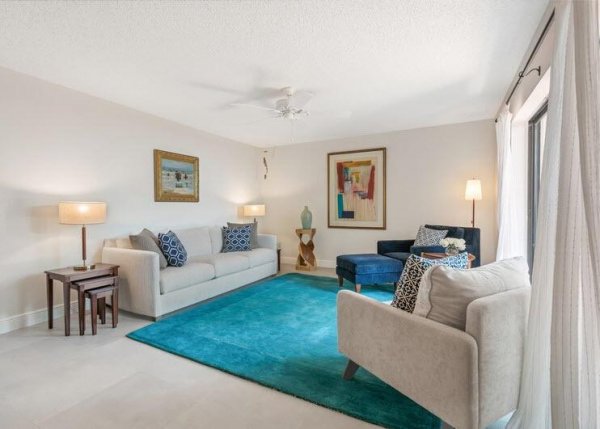 825 Center 32b St Jupiter, FL 33458