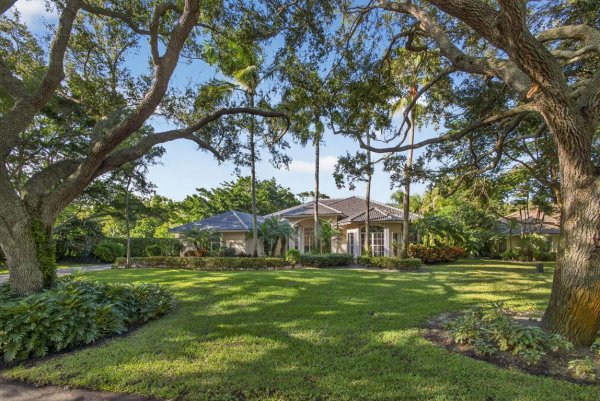 9923 SE Oak Tree Tequesta, FL 33469
