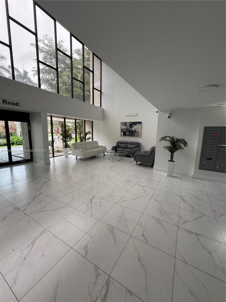 16500 Golf Clb Rd #204 Weston, FL 33326