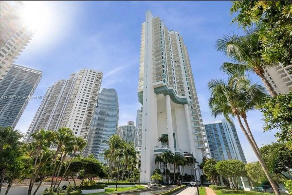 900 Brickell Key Blvd #1101 Miami, FL 33131