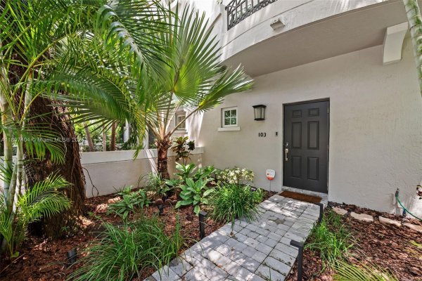 261 Navarre Ave #A-3 Coral Gables, FL 33134