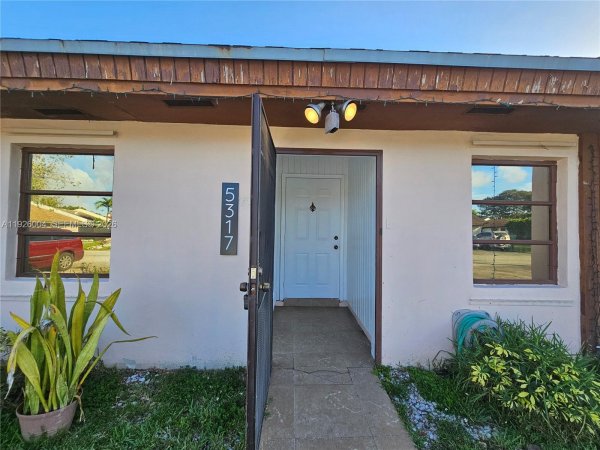 5317 SW 140th Pl #5317 Miami, FL 33175