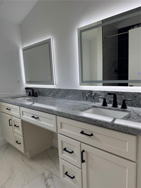 1090 SE 6th Ave Dania Beach, FL 33004