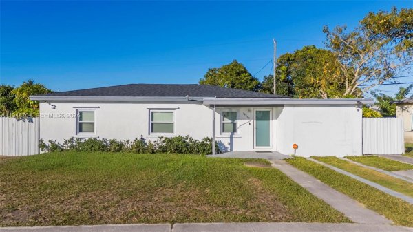 14860 Buchanan St Miami, FL 33176