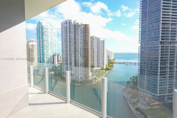300 Biscayne Blvd Way #1806W Miami, FL 33131
