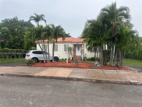 516 Boabadilla St Coral Gables, FL 33134