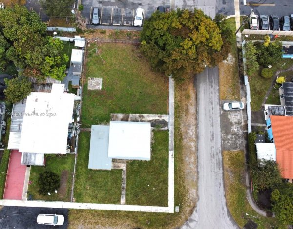 691 E 48th St Hialeah, FL 33013