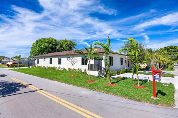 601 NW 3rd Ave Hallandale Beach, FL 33009