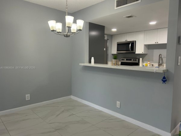 230 Lakeview Dr #209 Weston, FL 33326