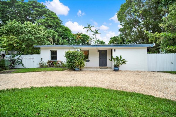 6400 SW 62nd Ct South Miami, FL 33143