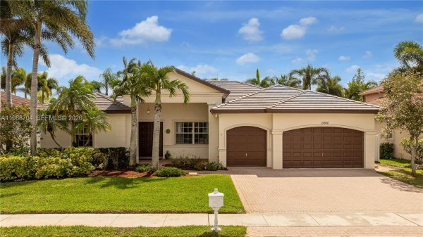 15966 SW 3rd St Pembroke Pines, FL 33027
