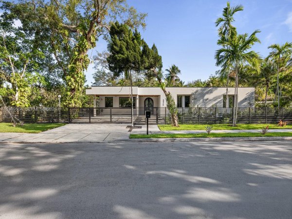 5975 SW 62nd St South Miami, FL 33143