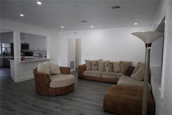 181 NE 121st St North Miami, FL 33161