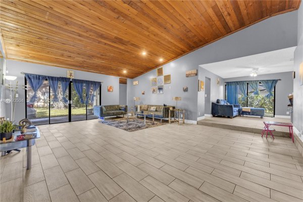 5701 NW 54th Way Tamarac, FL 33319