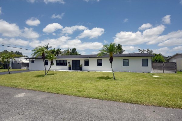 9281 SW 166th Ter Palmetto Bay, FL 33157