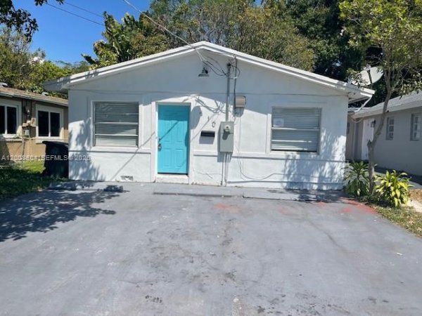 410 NW 9th St Hallandale Beach, FL 33009