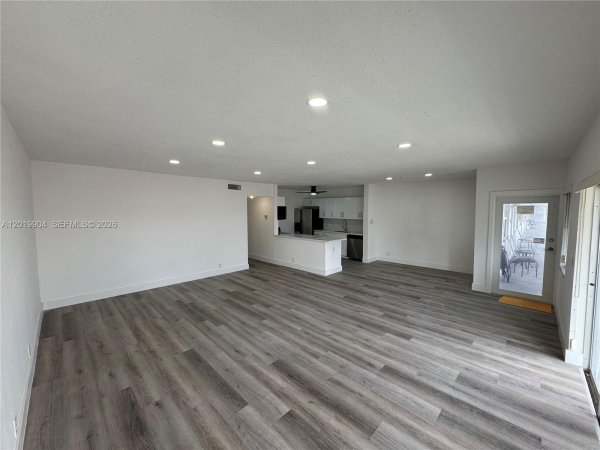 630 Layne Blvd #211 Hallandale Beach, FL 33009