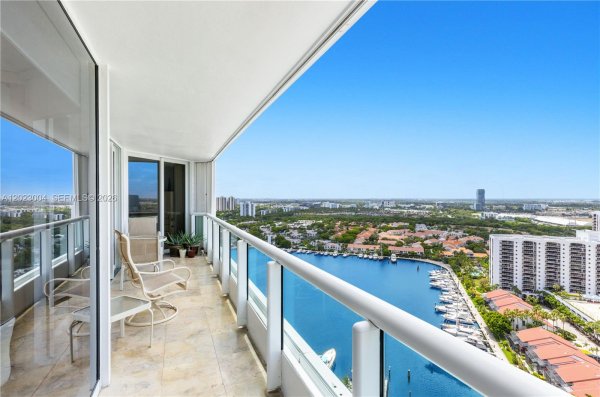 21055 Yacht Clb Dr #2704 Aventura, FL 33180