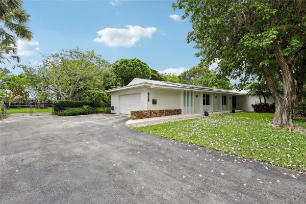 14851 SW 69th Ct Palmetto Bay, FL 33158