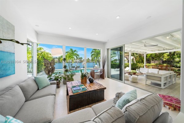 365 N Shore Dr Miami Beach, FL 33141