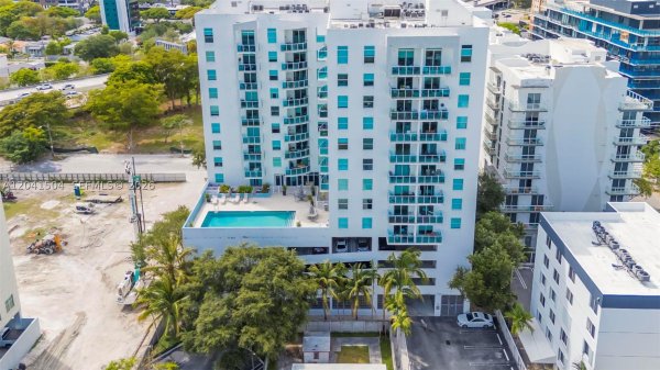 1723 SW 2nd Ave #607 Miami, FL 33129