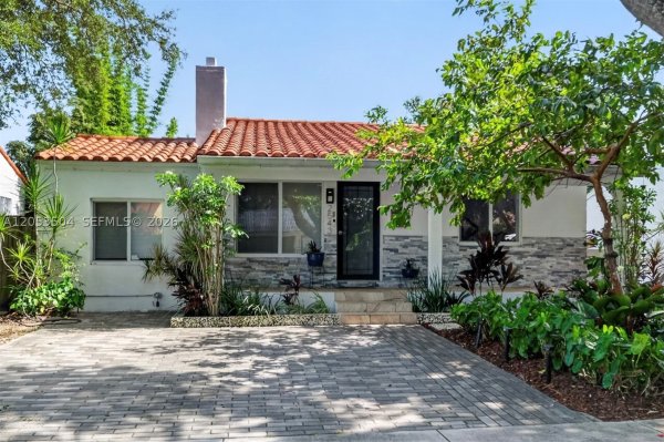 2543 SW 15th St Miami, FL 33145