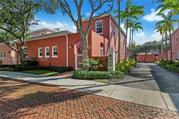 540 Loretto Ave #19 Coral Gables, FL 33146