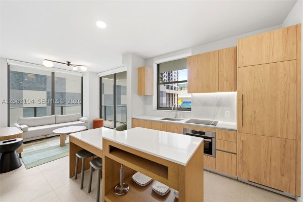 11 NE 6th St #709 Miami, FL 33132