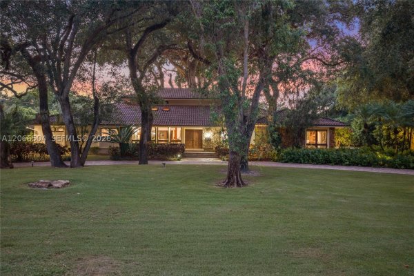 9490 Old Cutler Ln Coral Gables, FL 33156