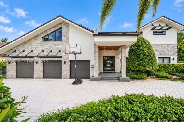33 Pelican Dr Fort Lauderdale, FL 33301
