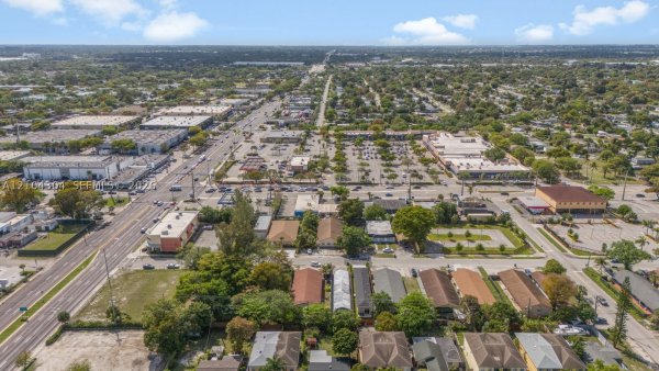 1028 NW 8th Ave Fort Lauderdale, FL 33311