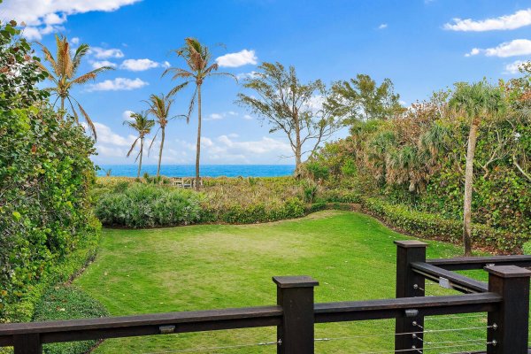 31 N Beach Hobe Sound, FL 33455