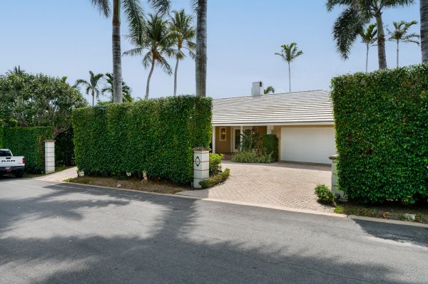 280 Tradewind Palm Beach, FL 33480