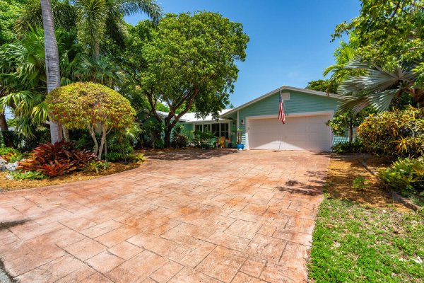 2823 NE 35th Lighthouse Point, FL 33064