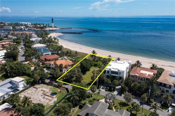 2100 Bay Dr Pompano Beach, FL 33062