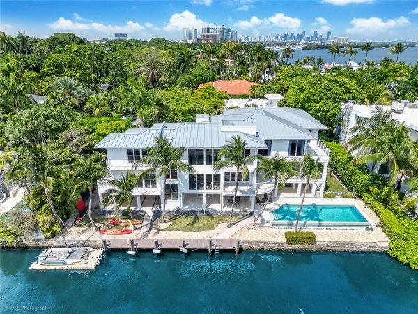 3835 Carole Ct Miami, FL 33133 3835 Carole Ct Miami, FL 33133