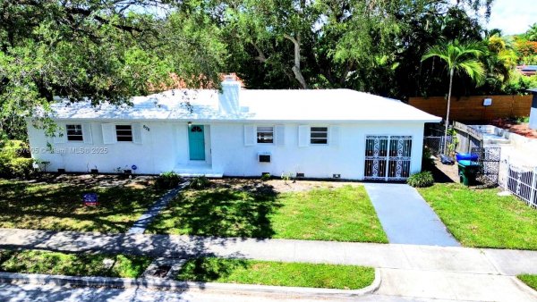 828 NE 76th St Miami, FL 33138