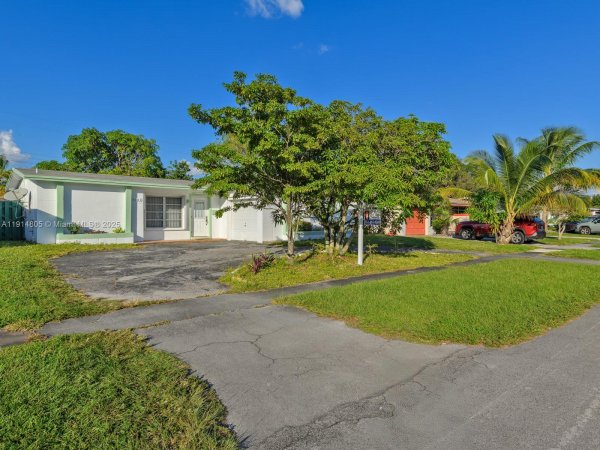 6561 NW 28th St Sunrise, FL 33313