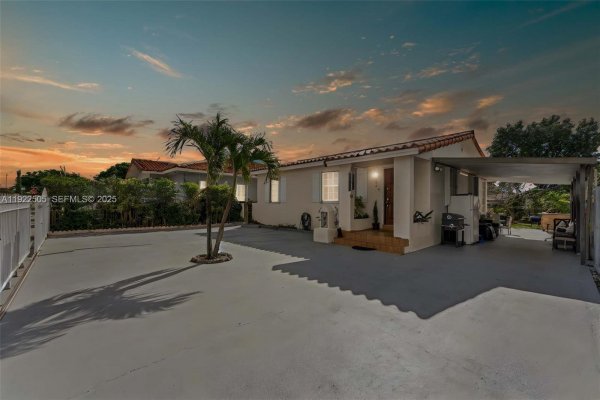 166 E 15th St Hialeah, FL 33010