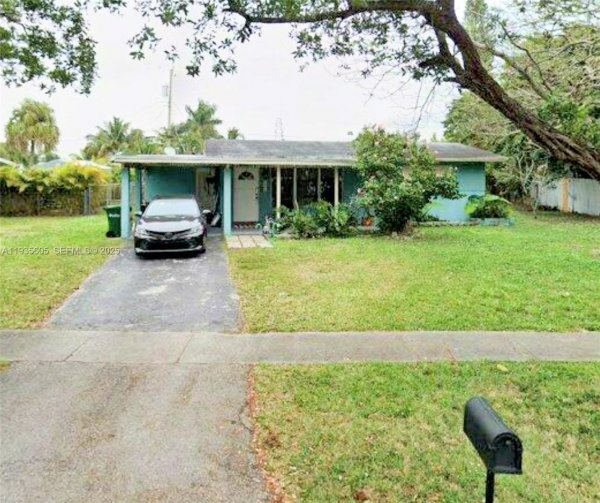 1624 E River Dr Margate, FL 33063