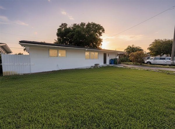 8600 Taft St Pembroke Pines, FL 33024